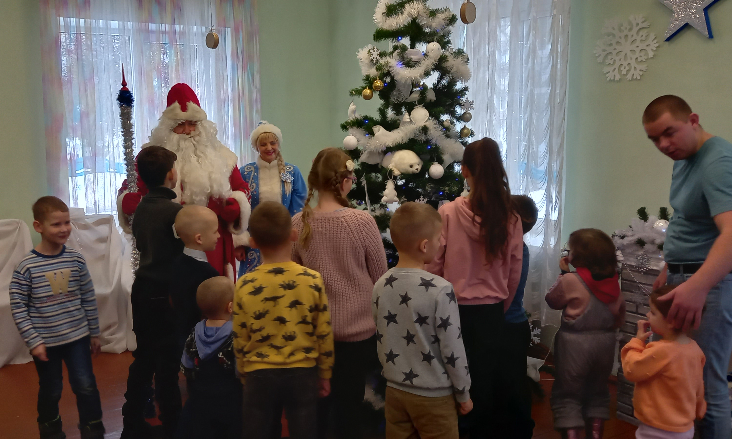 Дети сотрудников МОЦИС посетили резиденцию Деда Мороза