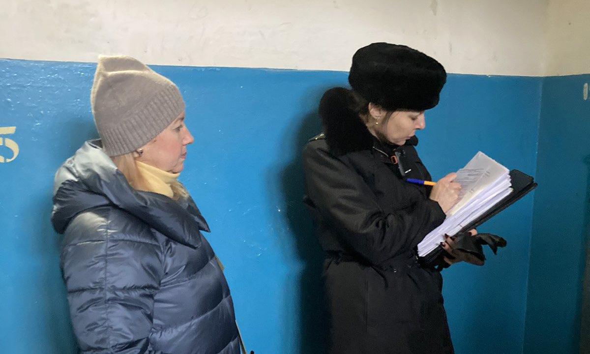 Сотрудники РКЦ  5 совместно с судебным исполнителем ОПИ Октябрьского района Могилева посетили граждан, имеющих задолженность по плате за ЖКУ